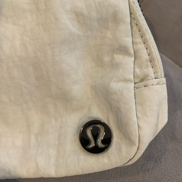 RARE NWOT Lululemon Everywhere Belt Bag Springtime Mint Green - Picture 7 of 16